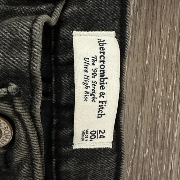 Abercrombie & Fitch Ultra High Rise 90s Straight Jean NWT - Picture 3 of 3